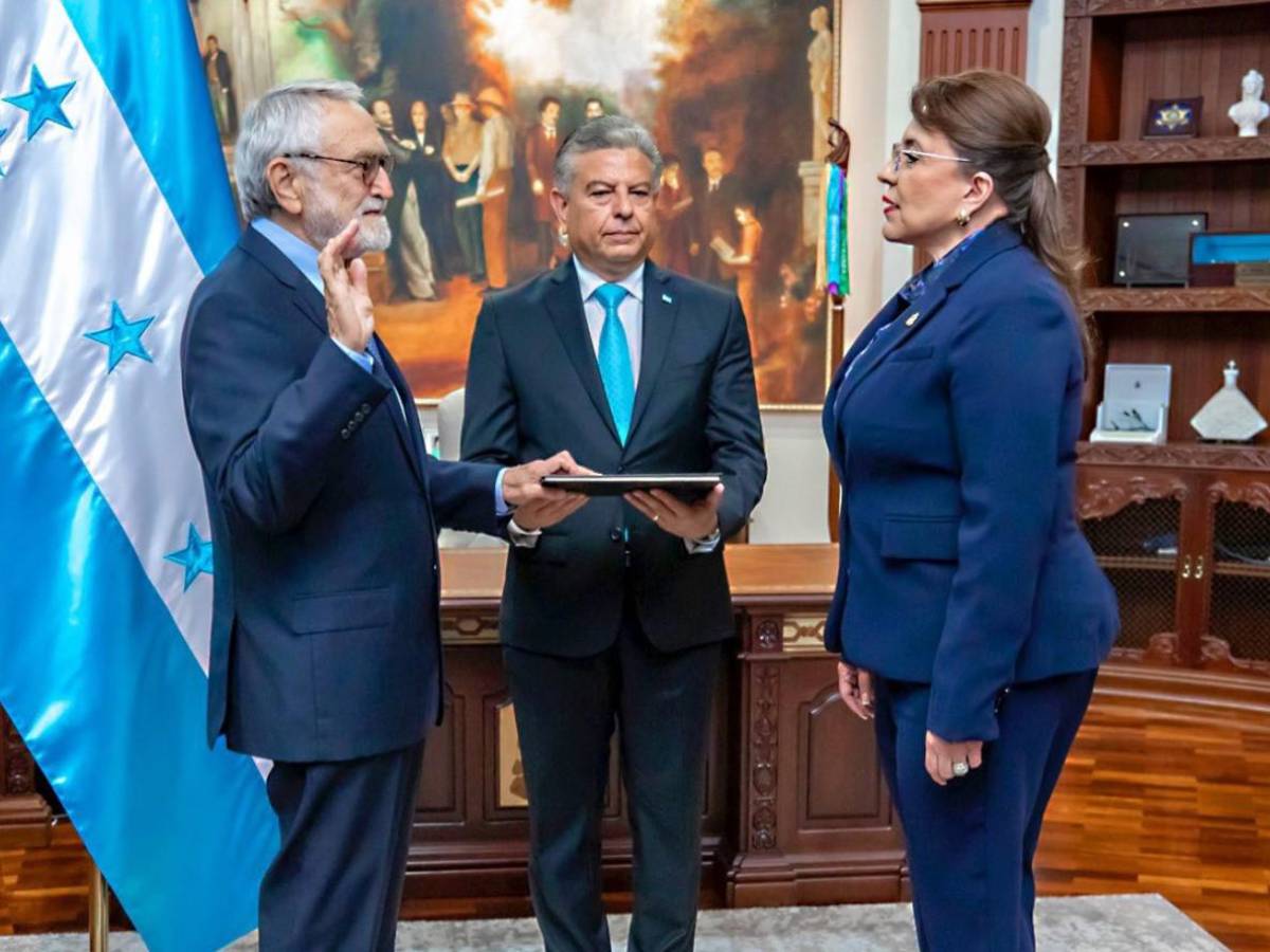 Honduras juramenta a su primer embajador en China
