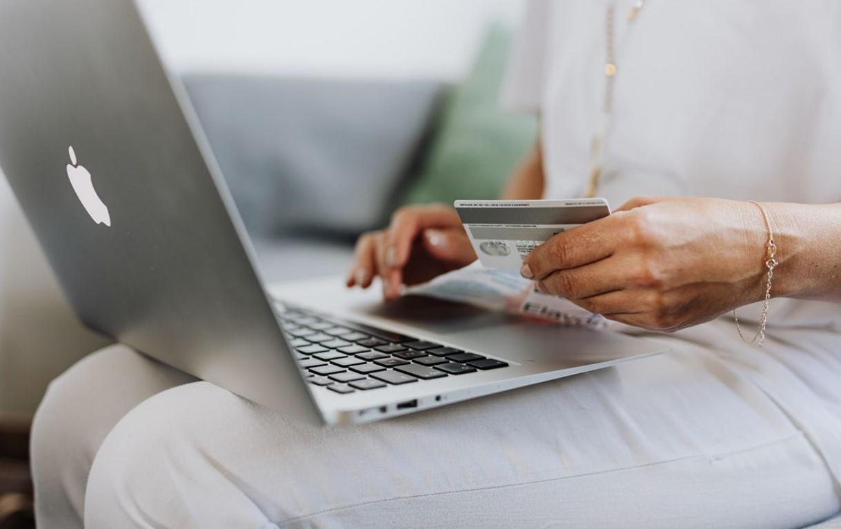 El método de pago más utilizado del 2024 fue la tarjeta de crédito con el 25 %, seguido de la tarjeta de débito. Foto de iStock