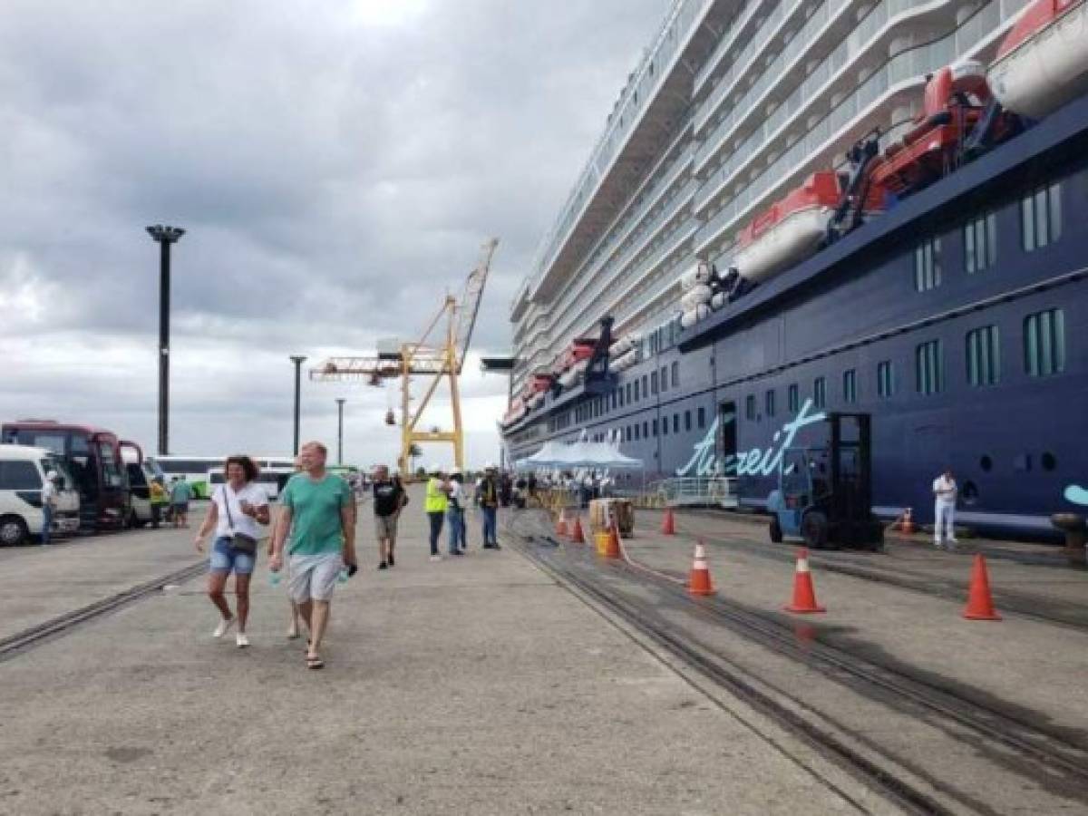 Costa Rica: El crucero alemán Mein Schiff 1 arriba por primera vez a Limón