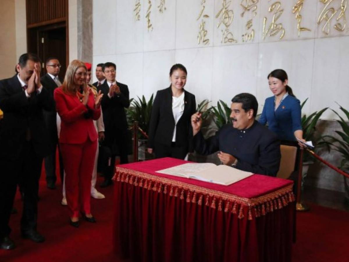Presidente venezolano firma 28 acuerdos energéticos y mineros con China