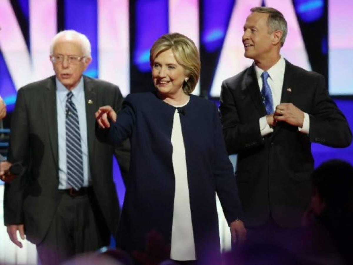 Hillary Clinton domina primer debate de los demócratas  