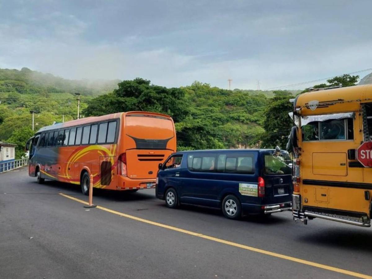 Rutas de buses internacionales suspenden servicios a Guatemala