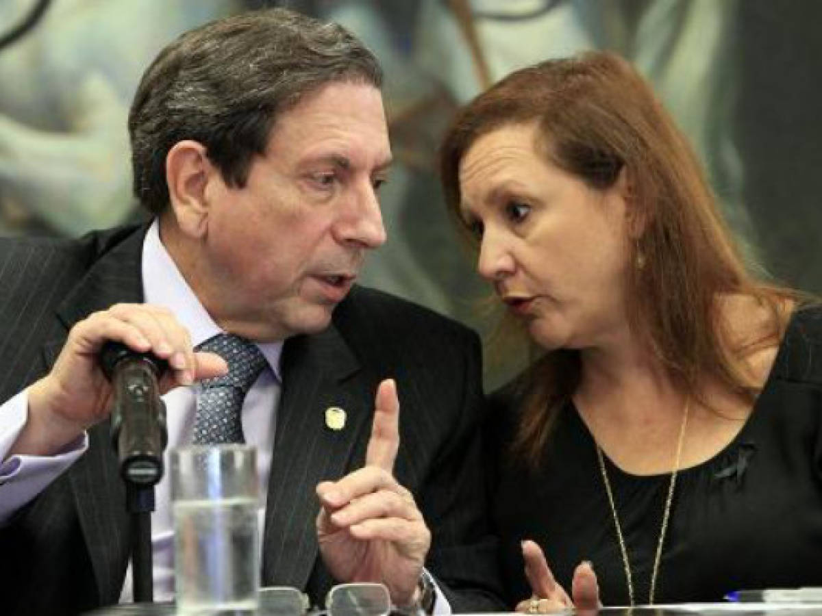 Venezuela expulsa a embajador y tres diplomáticos panameños