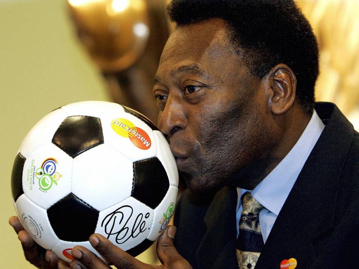 Pelé pasa la Navidad en en el hospital junto a familiares