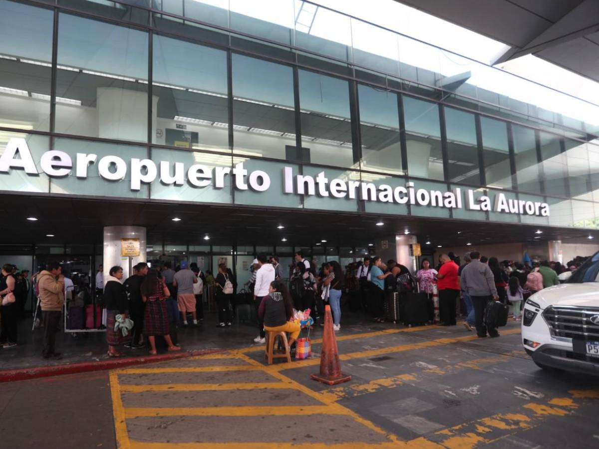 Aeropuerto La Aurora abastecido de combustible y operando con normalidad