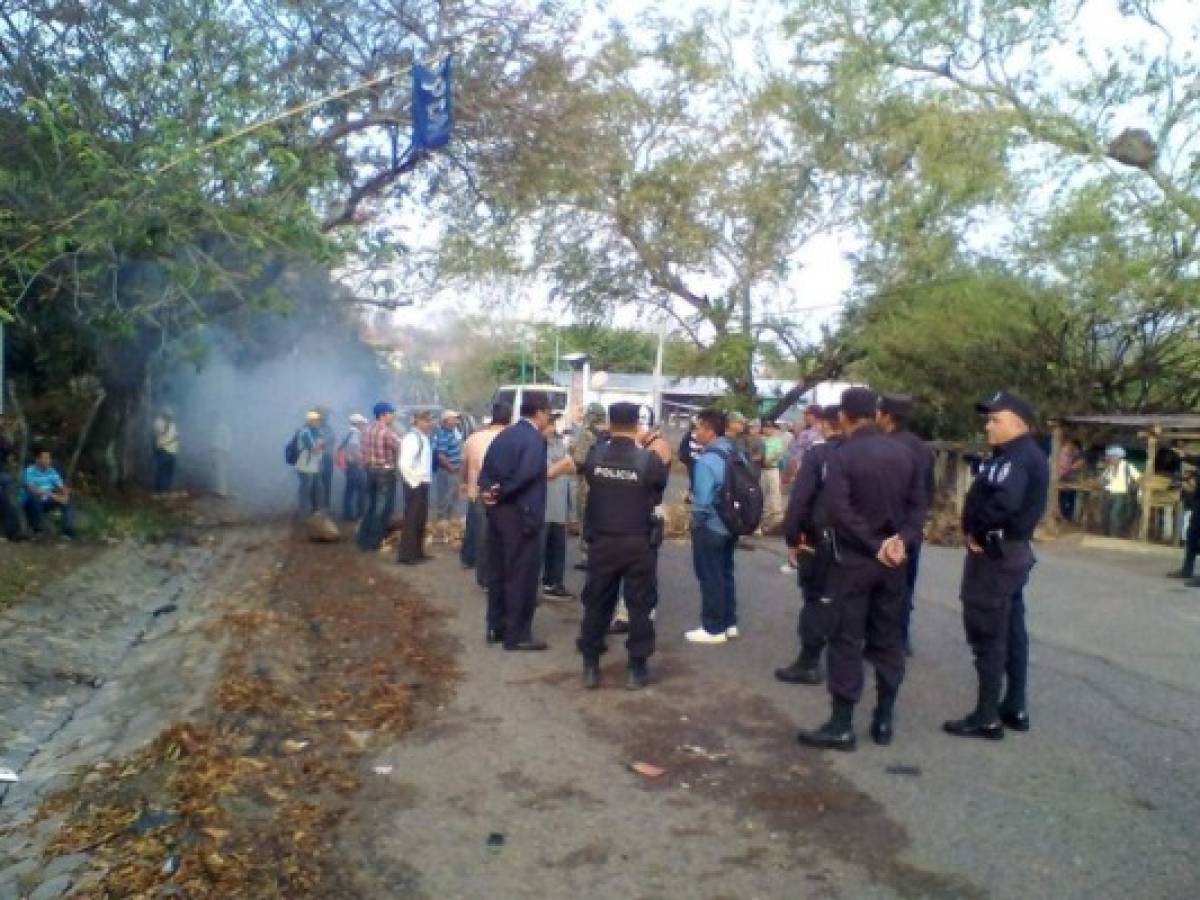 El Salvador: Veteranos de guerra protestan en distintos puntos del país