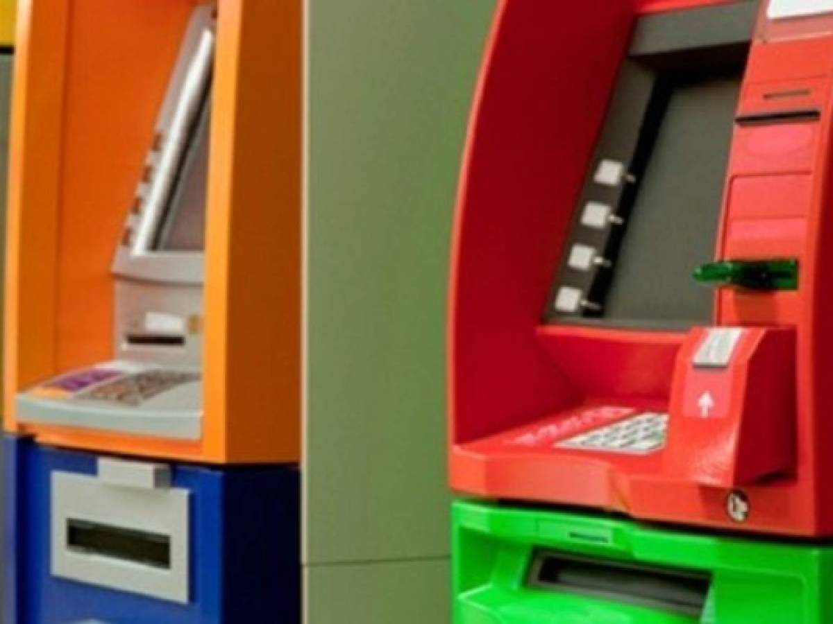 Cuidado con las comisiones en los cajeros automáticos