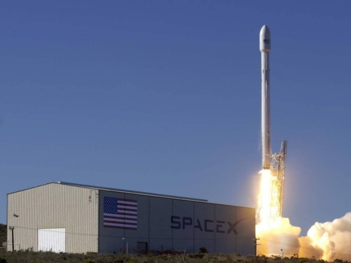 SpaceX intentará aterrizar su cohete Falcon 9 en tierra firme