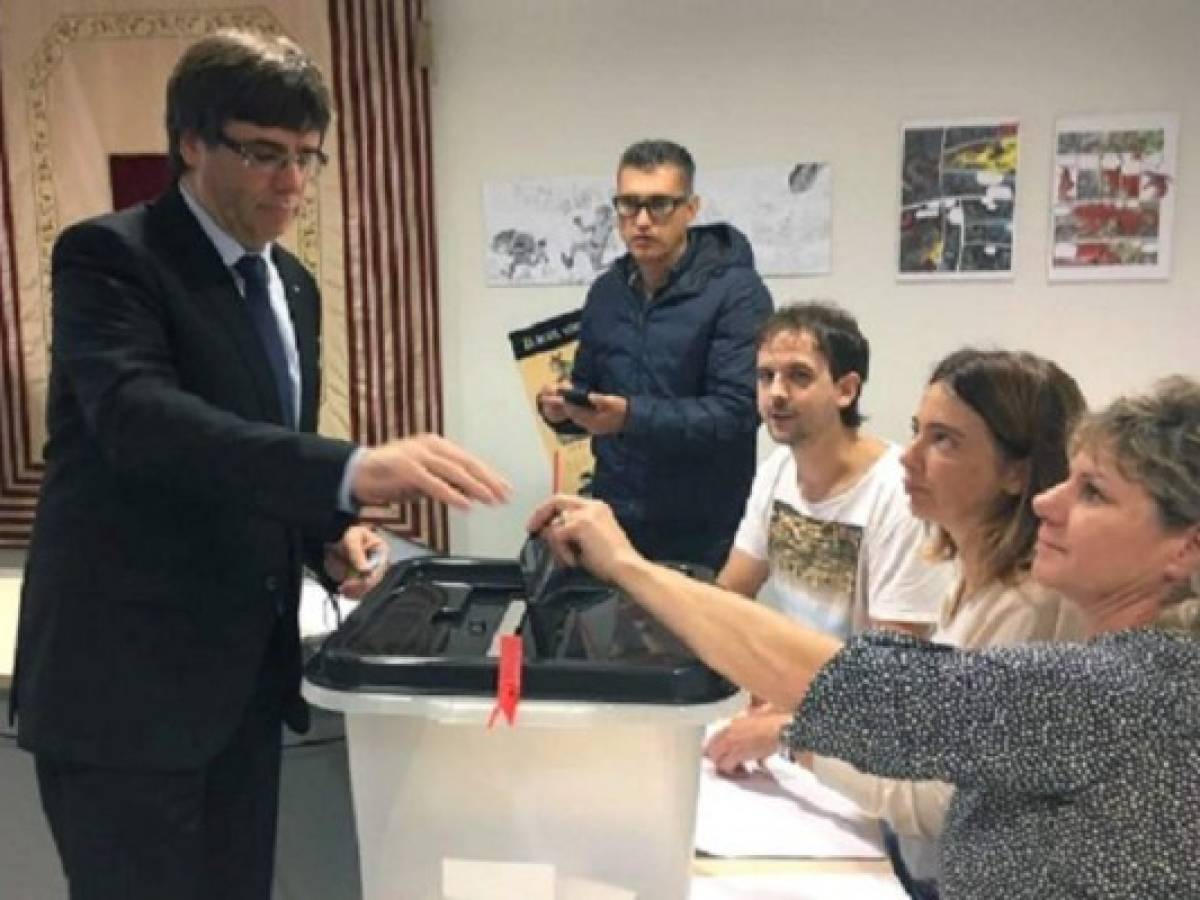 Presidente catalán apunta hacia la independencia tras un caótico voto