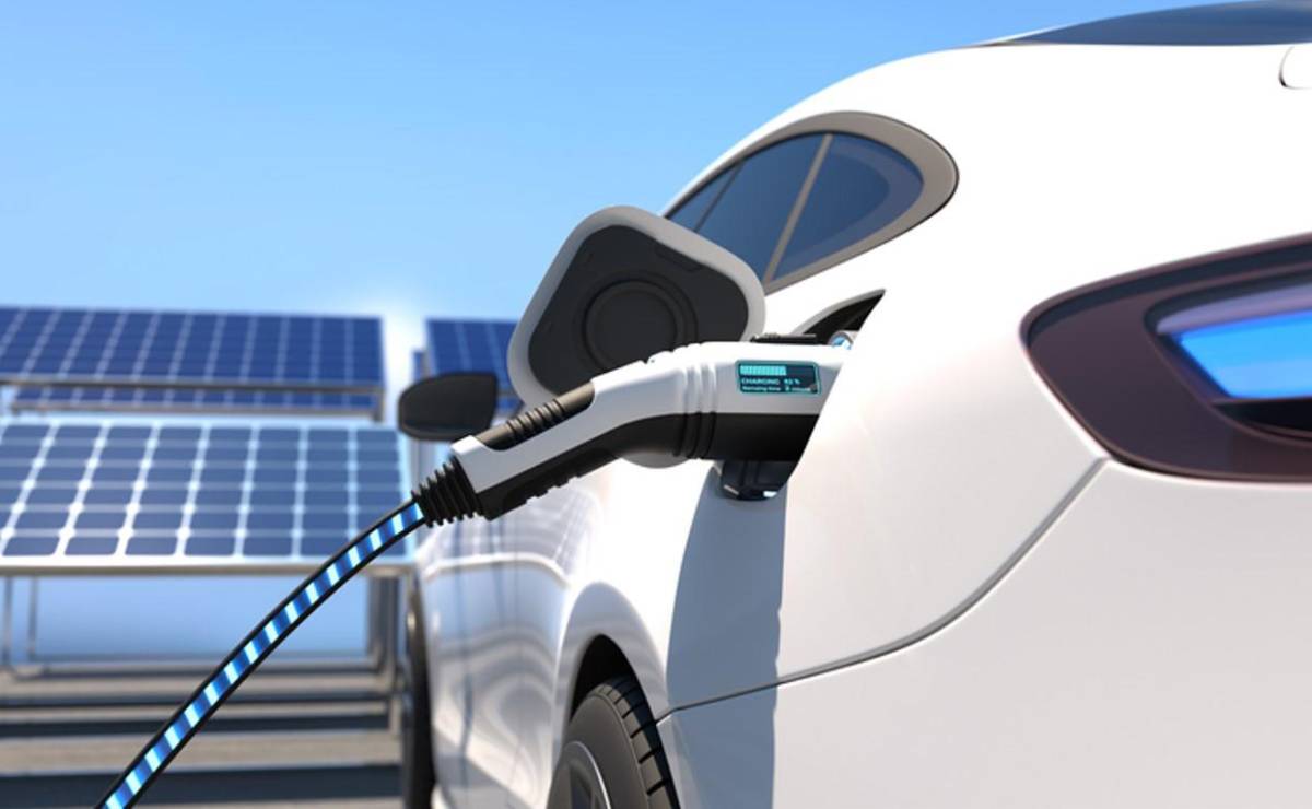 <i>Según los datos del citado organismo, un vehículo eléctrico es hasta cinco veces más eficiente que uno de combustión. Foto de iStock</i>