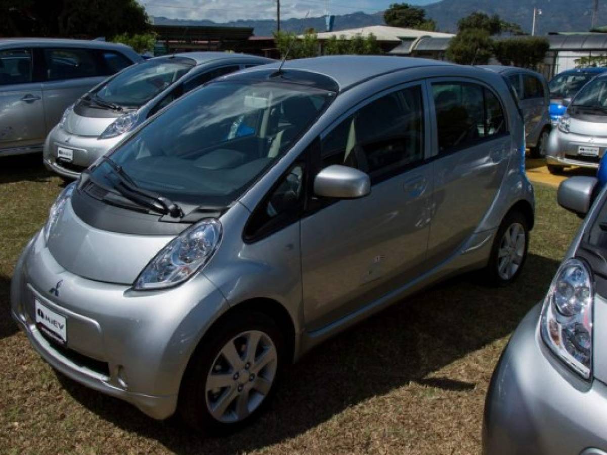 Japón donó 60 vehículos híbridos y eléctricos a Costa Rica