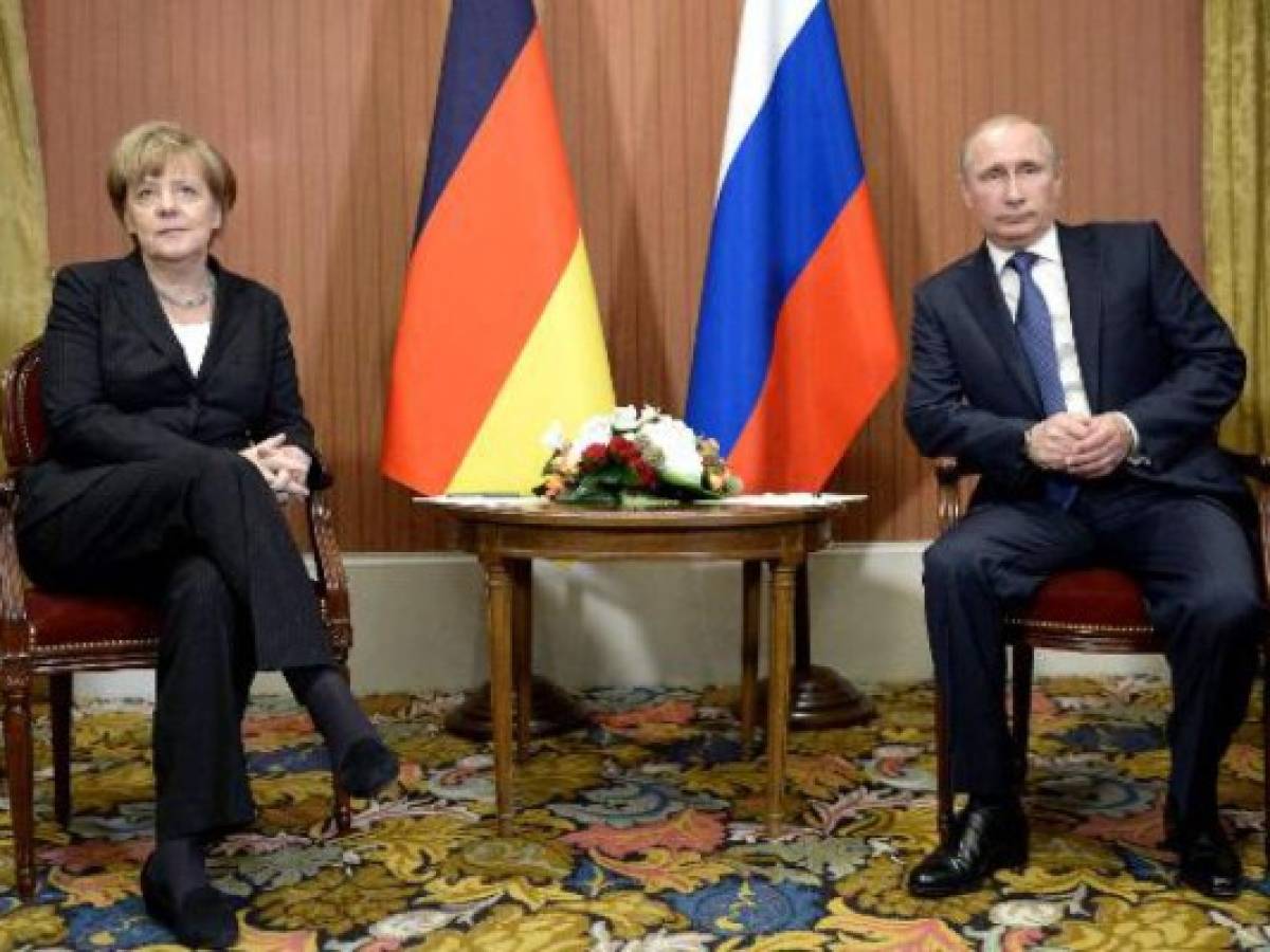 Merkel: Rusia debe asumir responsabilidad por Ucrania 