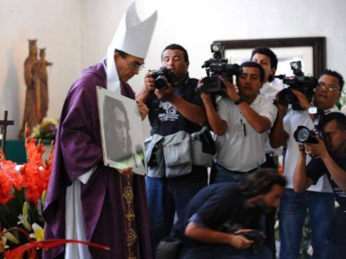 Papa nombra cardenal a arzobispo salvadoreño