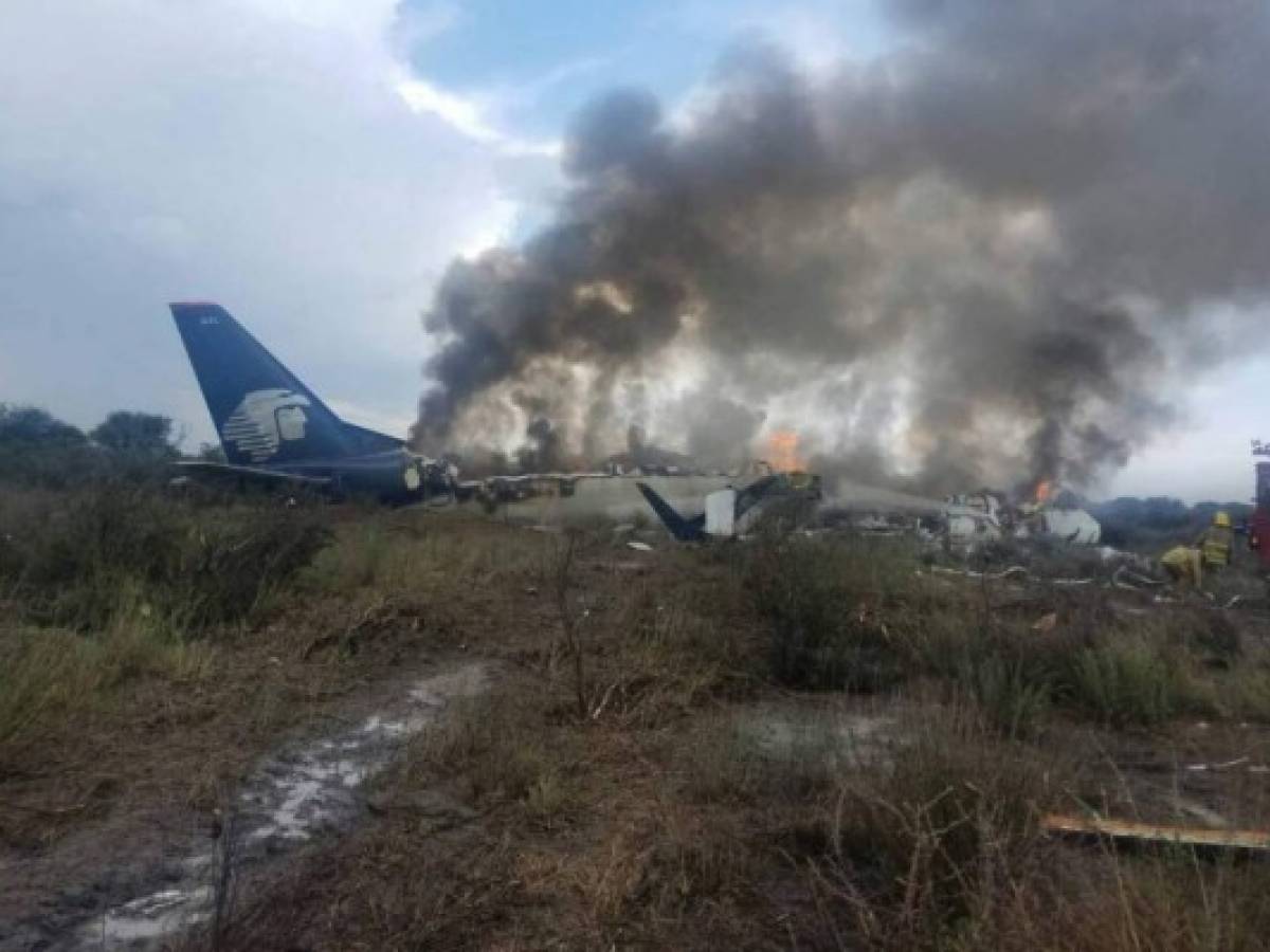 México: Se desploma avión de Aeroméxico con 101 personas a bordo