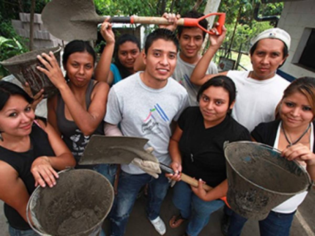 El Salvador: Jóvenes de hogares pobres tienen más riesgo de ser nini