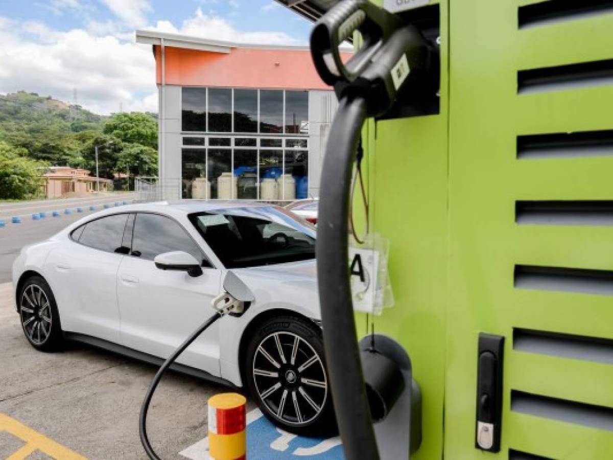 La mitad de los Porsche vendidos en América Latina y el Caribe en 2025 serán eléctricos