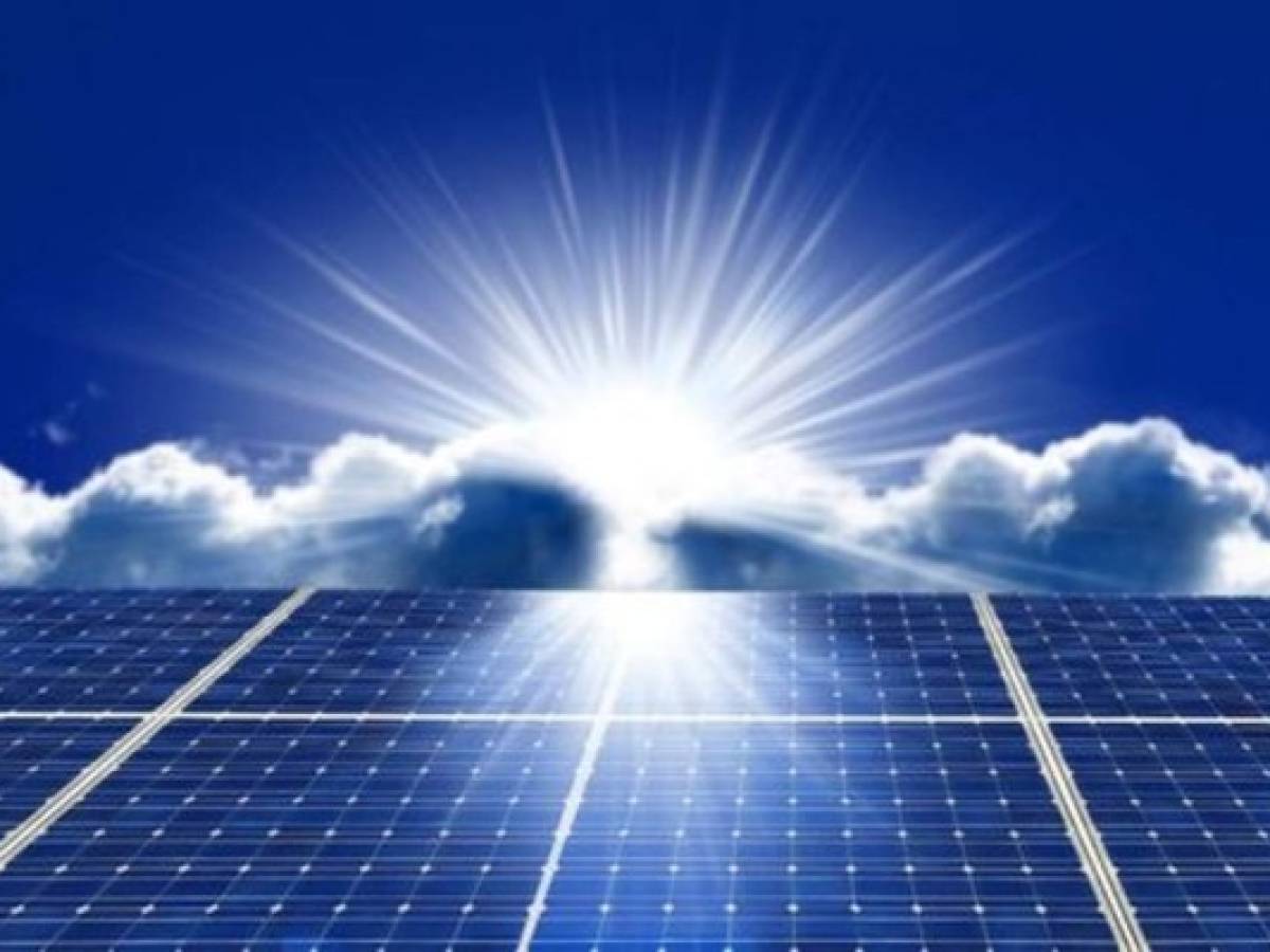 El Salvador: firman contratos para generación de energía solar