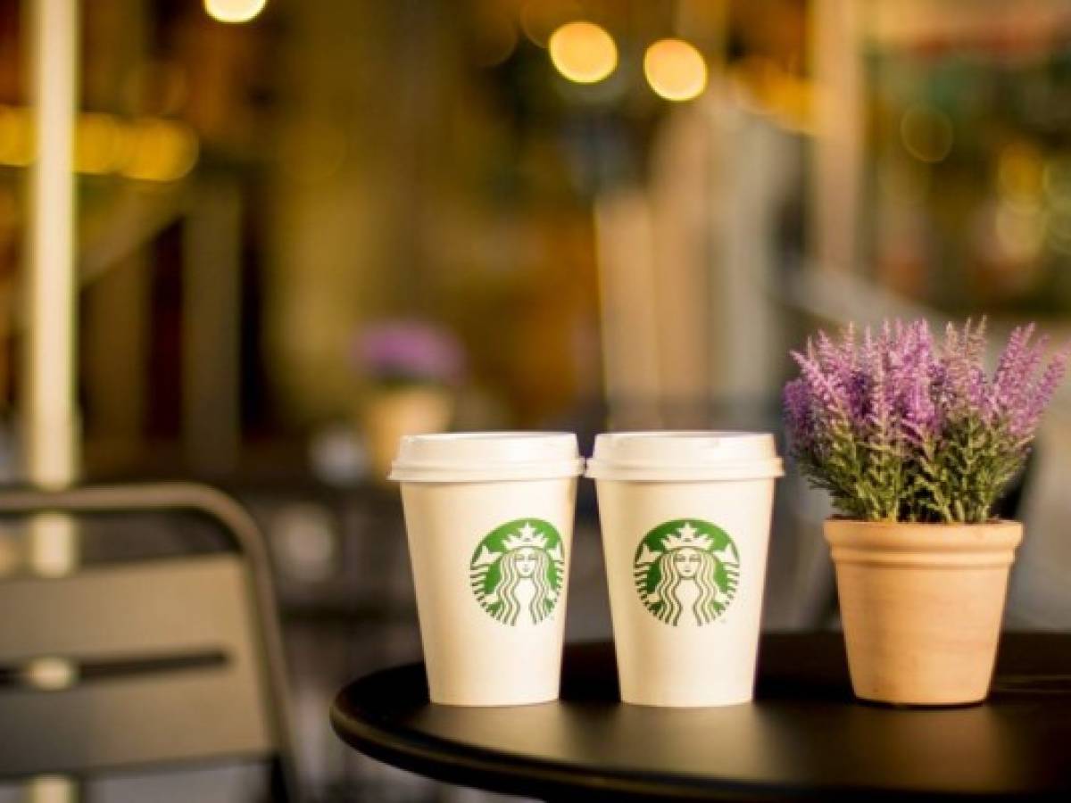 Starbucks alimentará con 'energía limpia' a 3.000 tiendas en EEUU