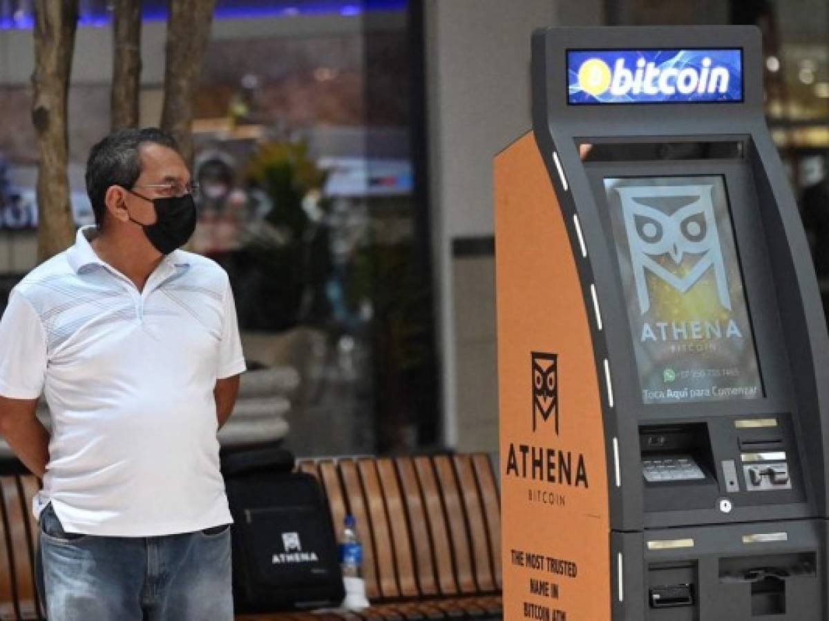 El Salvador: Bukele dice que no cobrará comisión por remesas en bitcoin