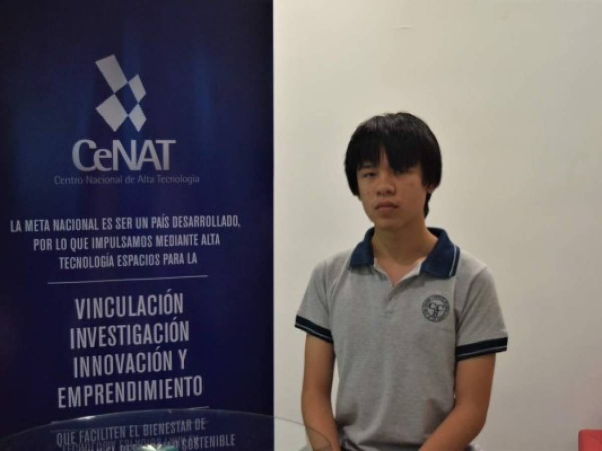 Estudiante costarricense gana medalla de bronce en olimpiada de ciencia en África