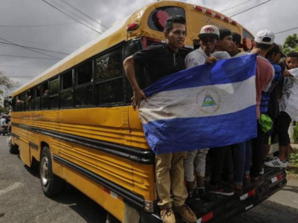 Relatives and friends of 14-year-old Orlando Cordoba, allegedly killed by the police during a mother's day protest against Nicaraguan President Daniel Ortega, head to his funeral in Managua on June 1, 2018.The death toll from weeks of violent unrest in Nicaragua rose to 100 on Thursday as embattled President Ortega rejected calls to step down and the Catholic Church, which has tried to mediate the conflict, refused to resume the dialogue. / AFP PHOTO / Inti OCON