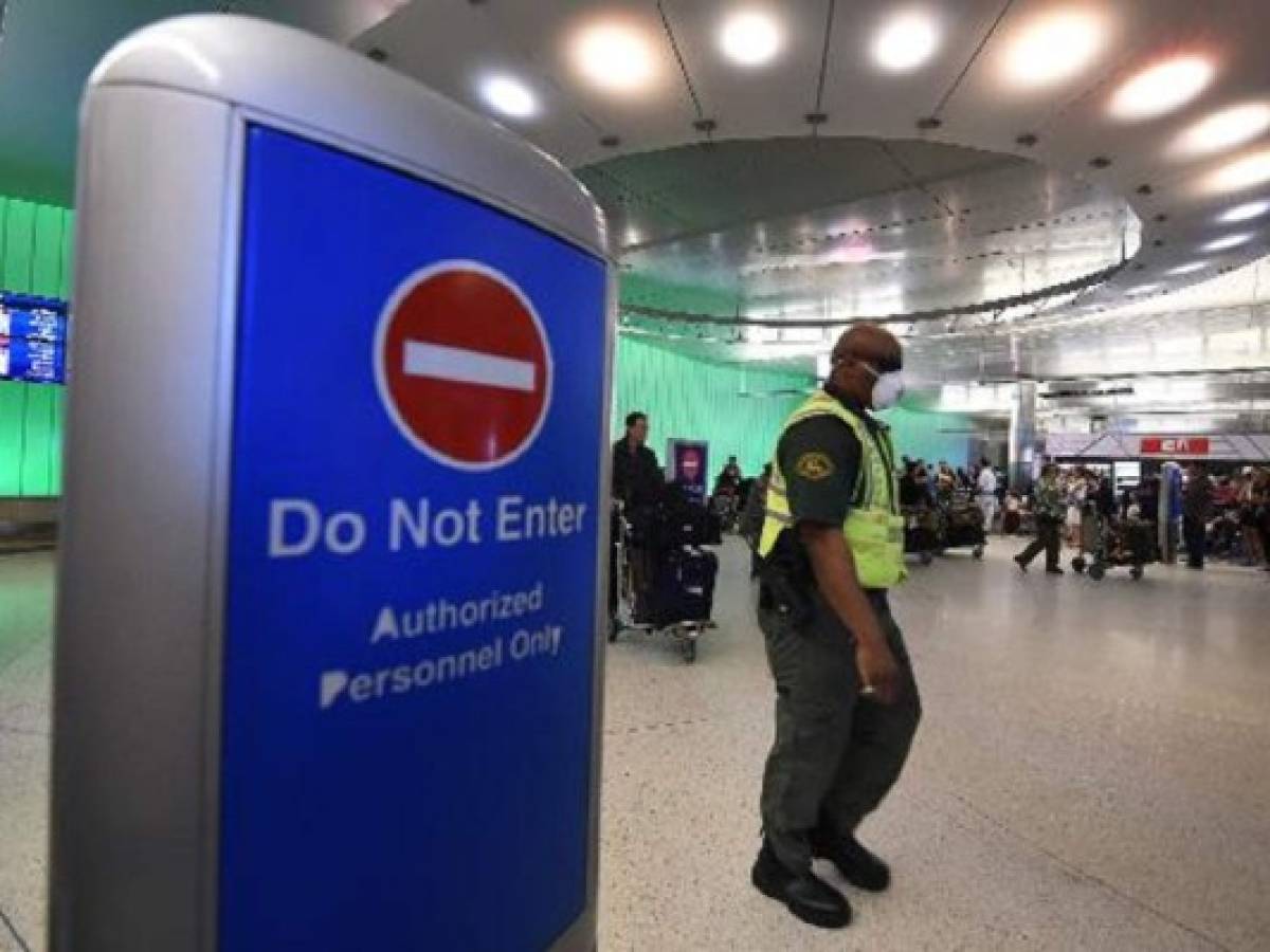 Crece miedo por ébola, España reconoce un momento 'complejo y difícil'