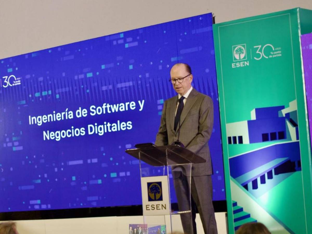 Escuela superior de El Salvador abre la carrera Ingeniería de Software y Negocios Digitales