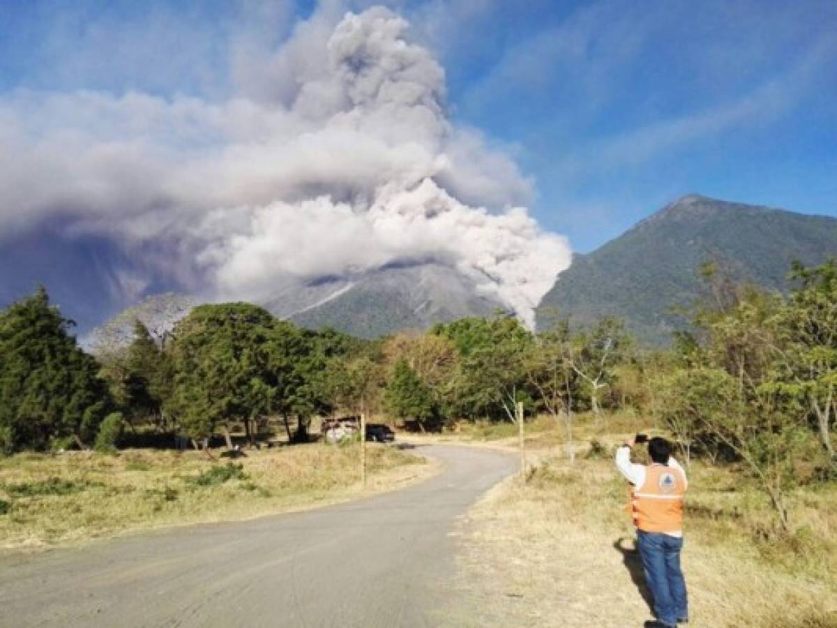 Guatemala: Volcán de Fuego entra en erupción