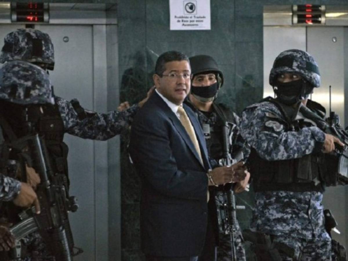 Expresidente salvadoreño Flores enfrenta audiencia judicial por corrupción