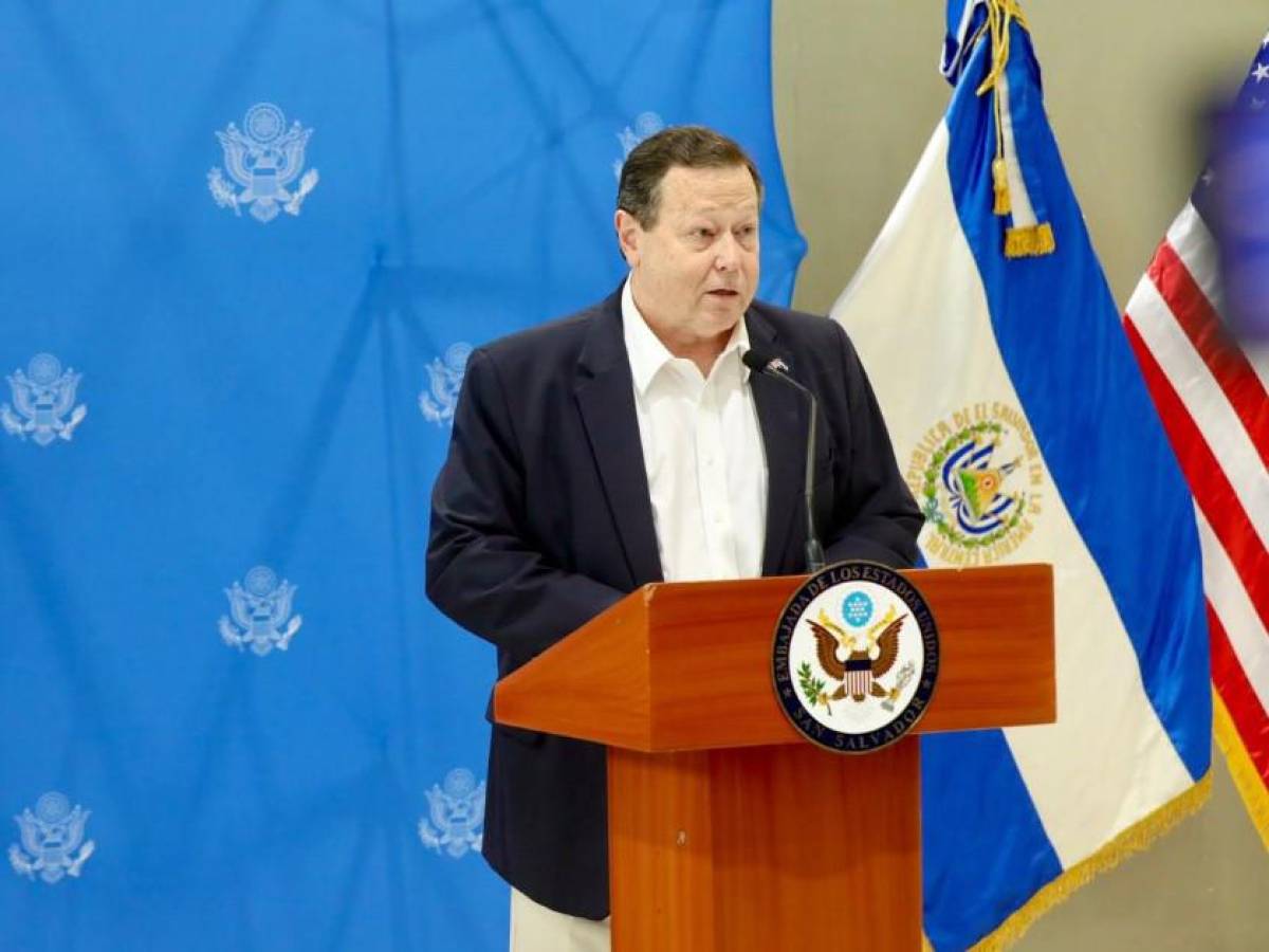 Nuevo embajador de EEUU promete mejorar lazos con El Salvador tras dos años de roces