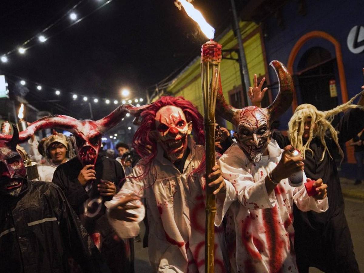 Brujas y diablos toman la noche en festival de Los Agüizotes en Nicaragua