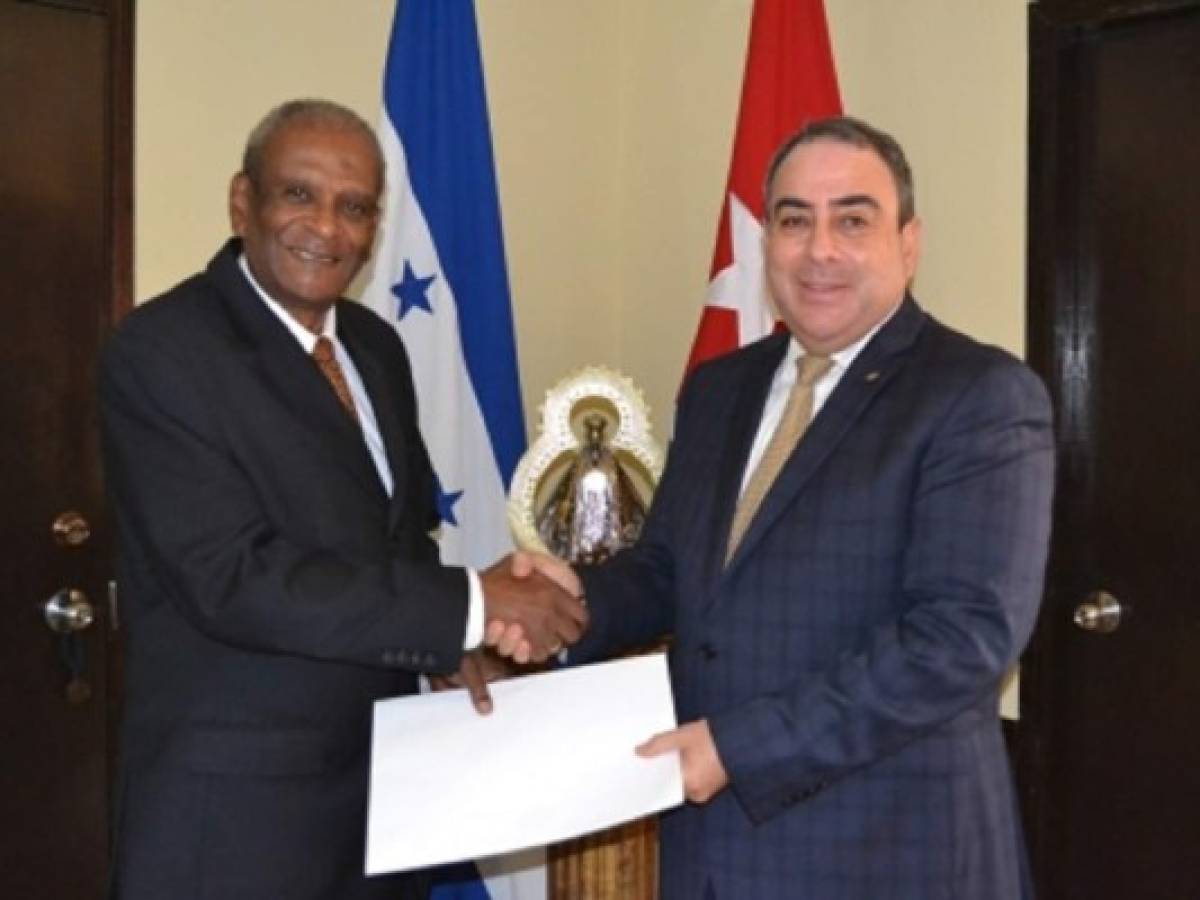 Honduras normaliza relaciones con Cuba