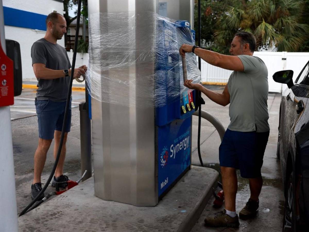 Evacuaciones en Florida ante la llegada del 'extremadamente peligroso' huracán Idalia