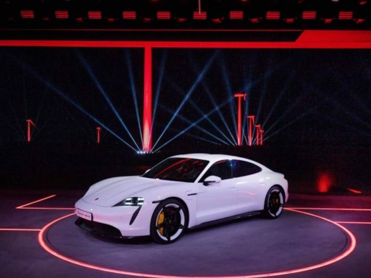 Taycan, el auto eléctrico de Porsche, sale al mercado en US$185.000