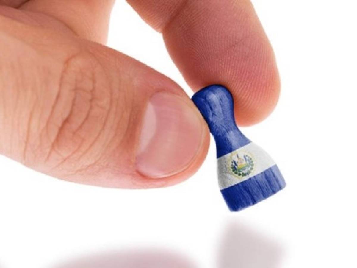 El Salvador busca mejora de su economía, educación y seguridad