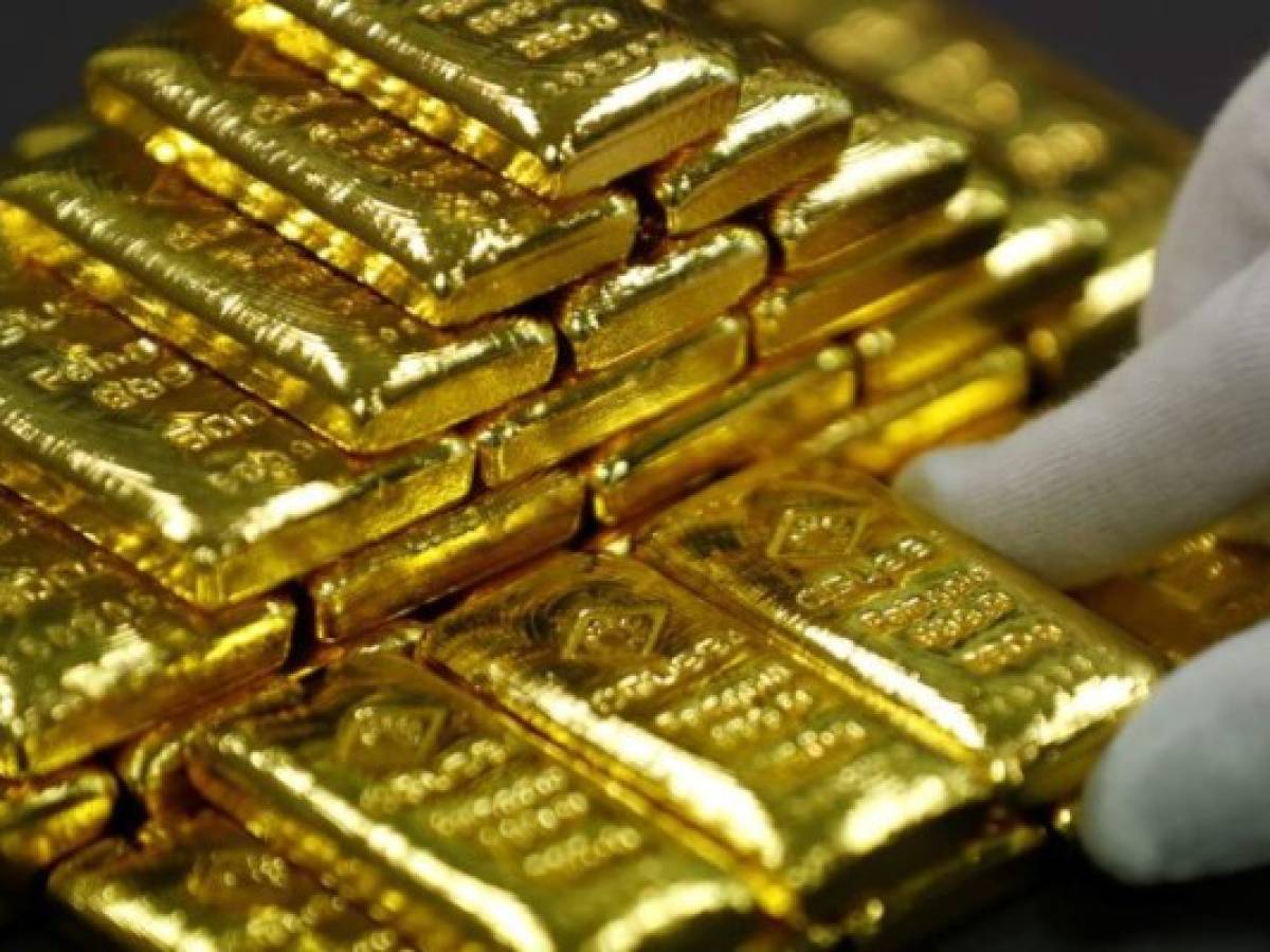 El precio del oro retrocede tras superar la marca de US$1.500 por onza