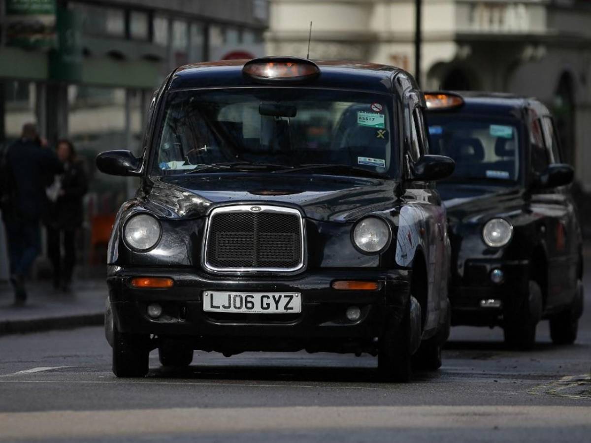 Los célebres taxis negros londinenses entran en la órbita de Uber