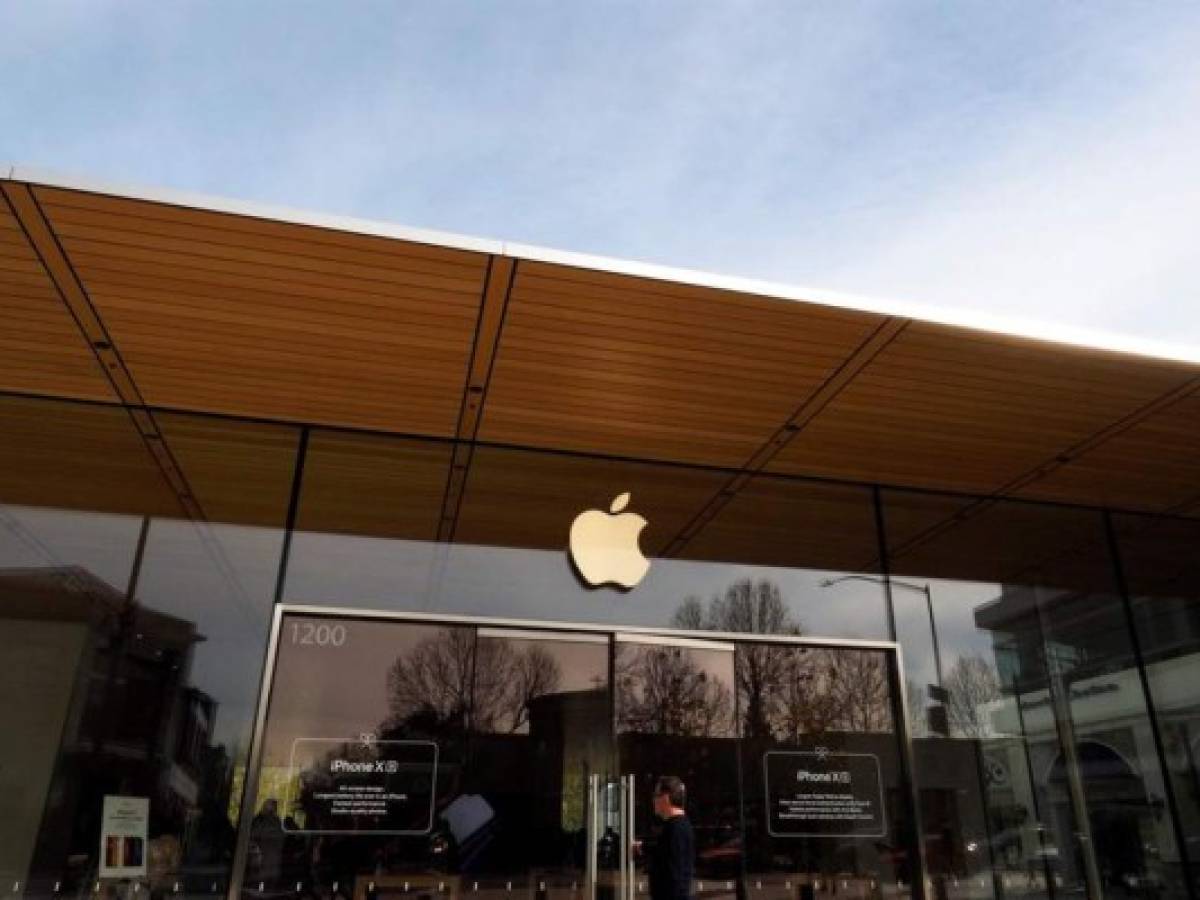 Apple cierra 30 tiendas por repunte de COVID-19 en EE.UU.