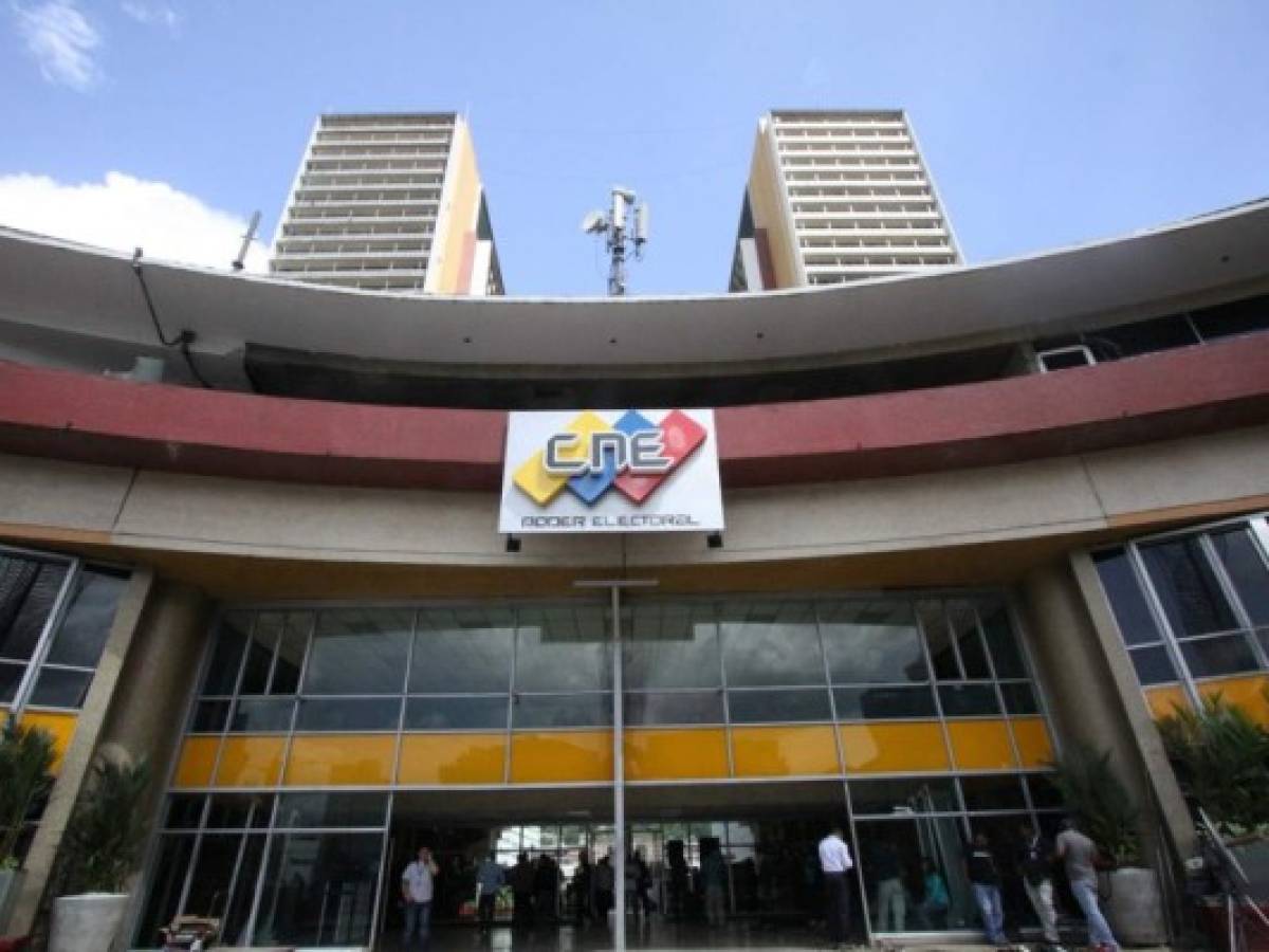 Poder electoral venezolano habilita a recoger firmas para revocatorio contra Maduro