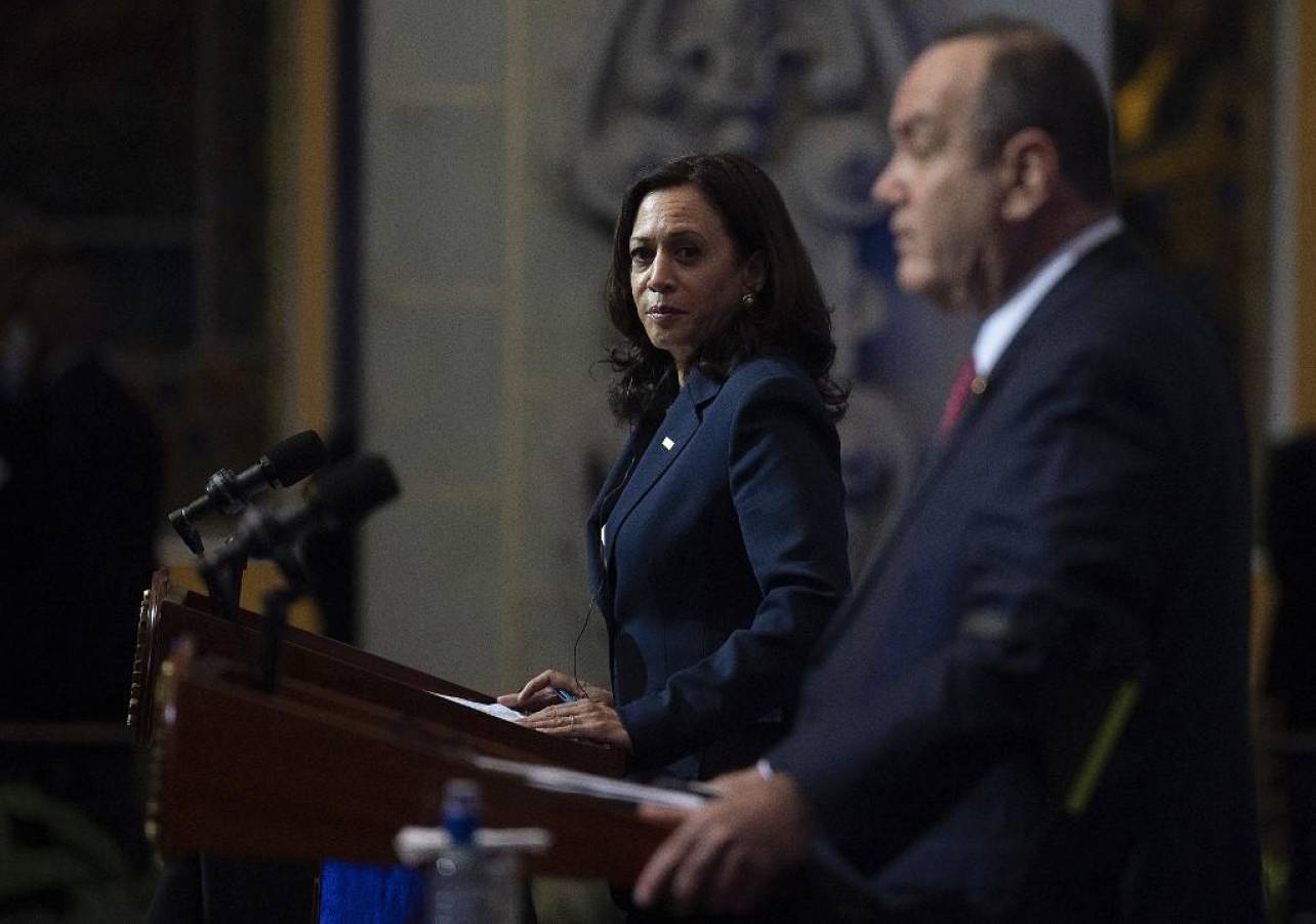 Pdte. de Guatemala y Kamala Harris conversan sobre migración y otros temas