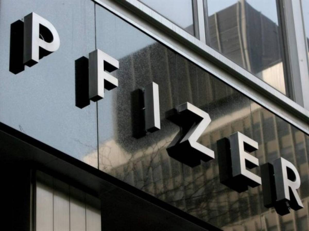 Pfizer consigue la vía rápida para dos vacunas contra COVID-19