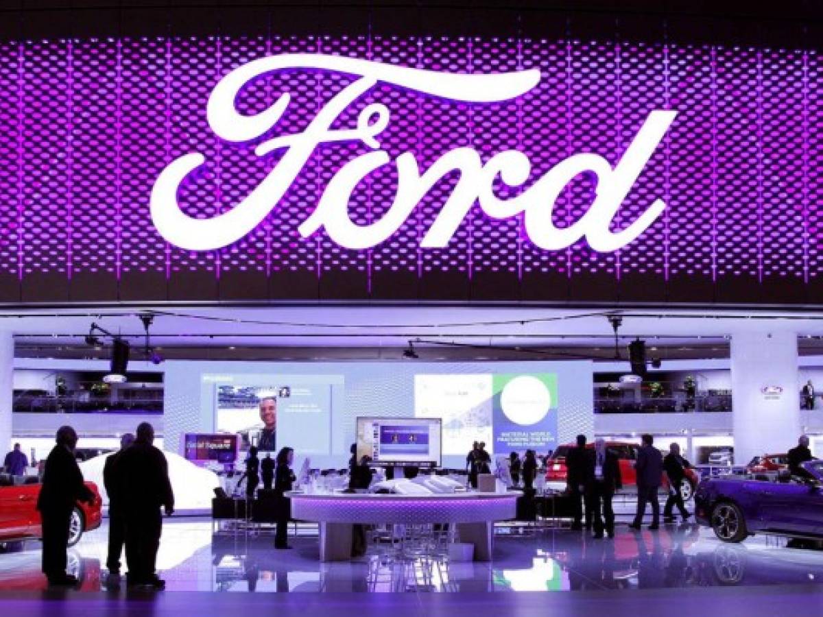 Ford reducirá a la mitad su producción por escasez de semiconductores