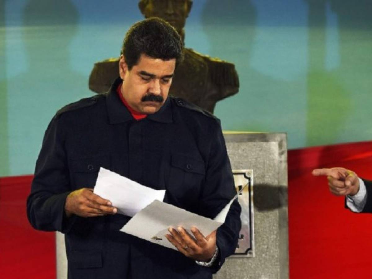 La caída del petróleo golpea a Maduro