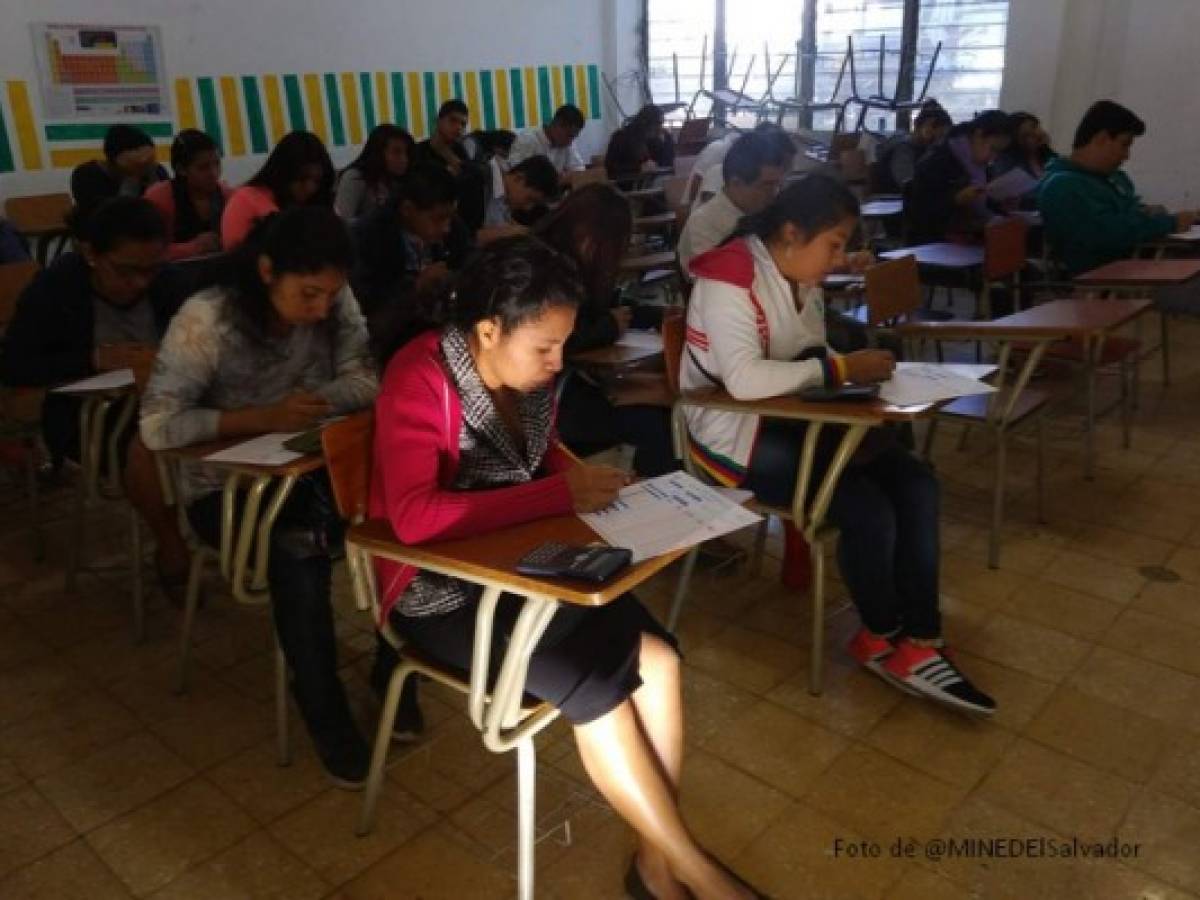 El Salvador: Casi 40 de cada 100 jóvenes desertan de la educación formal