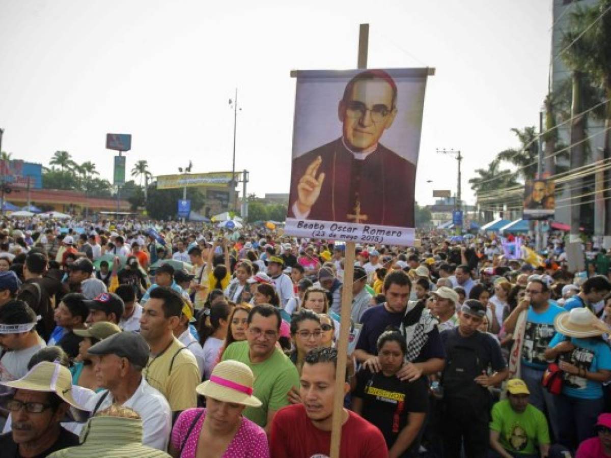 El Salvador celebra al beato Romero con un llamado a la paz
