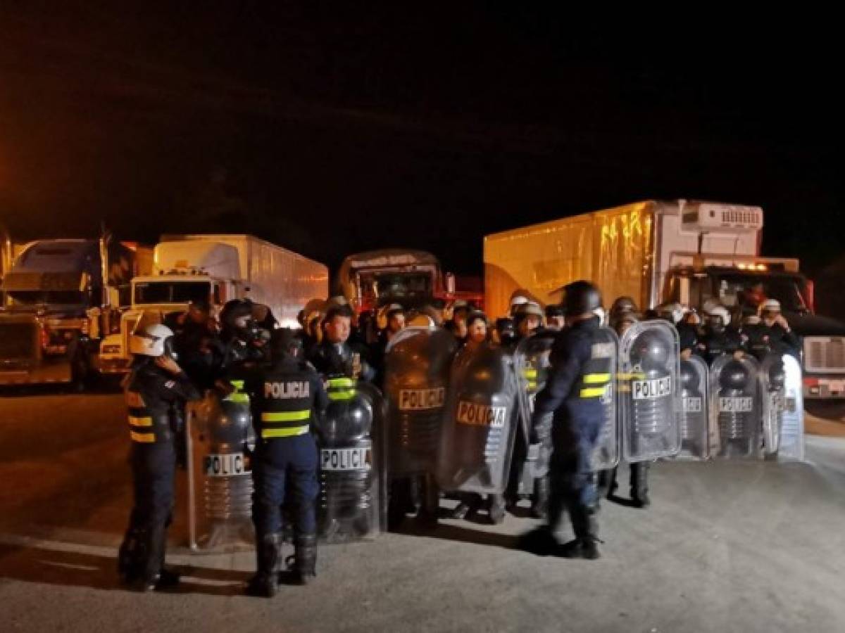 Costa Rica: Antimotines levantan los bloqueos de la protesta de camioneros contra el IVA