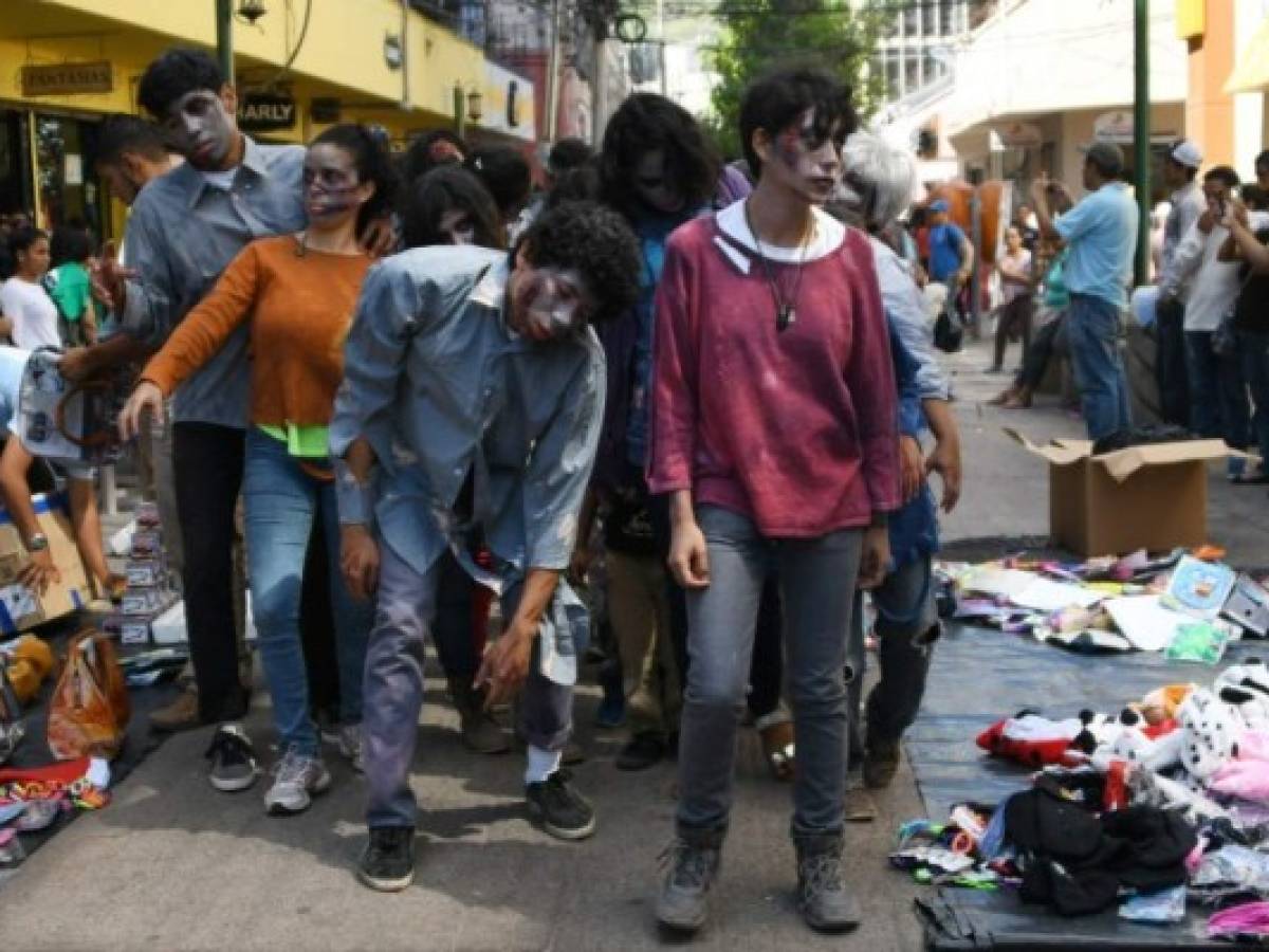 Honduras: Activistas se disfrazan de zombis para llamar al voto