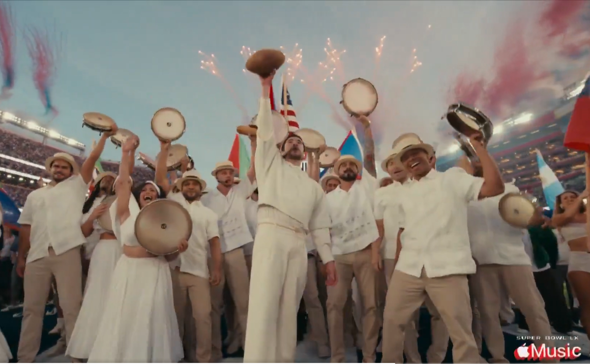 <i>Lo único más poderoso que el odio, es el amor, fue el mensaje final del espectáculo de Bad Bunny. Foto de cortesía</i>