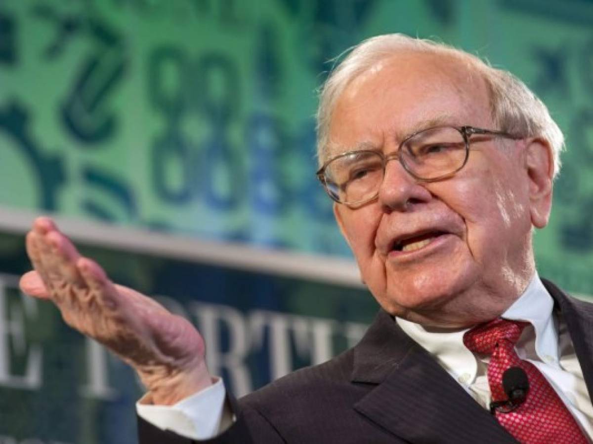 Warren Buffett se rinde ante Amazon