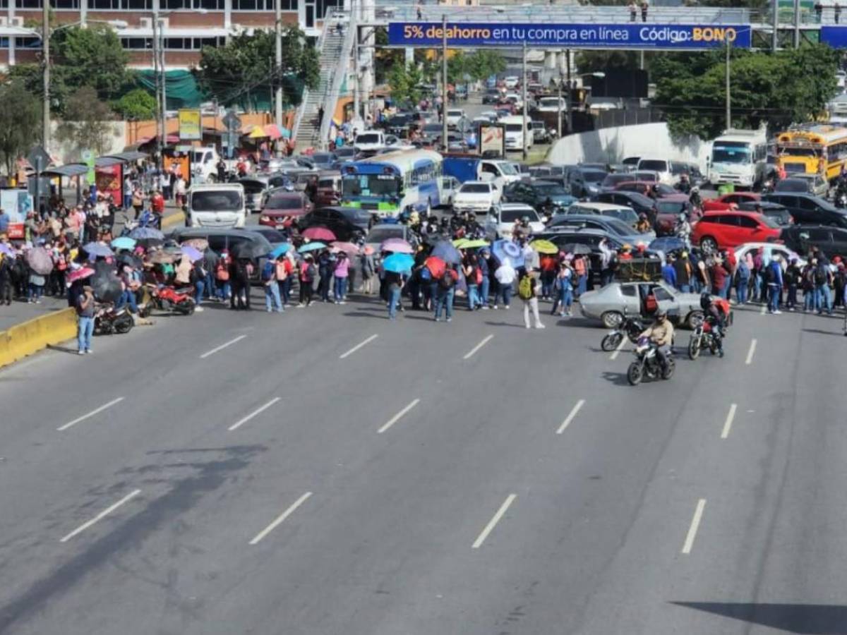 Guatemala: carreteras son bloqueadas nuevamente por supuestos maestros